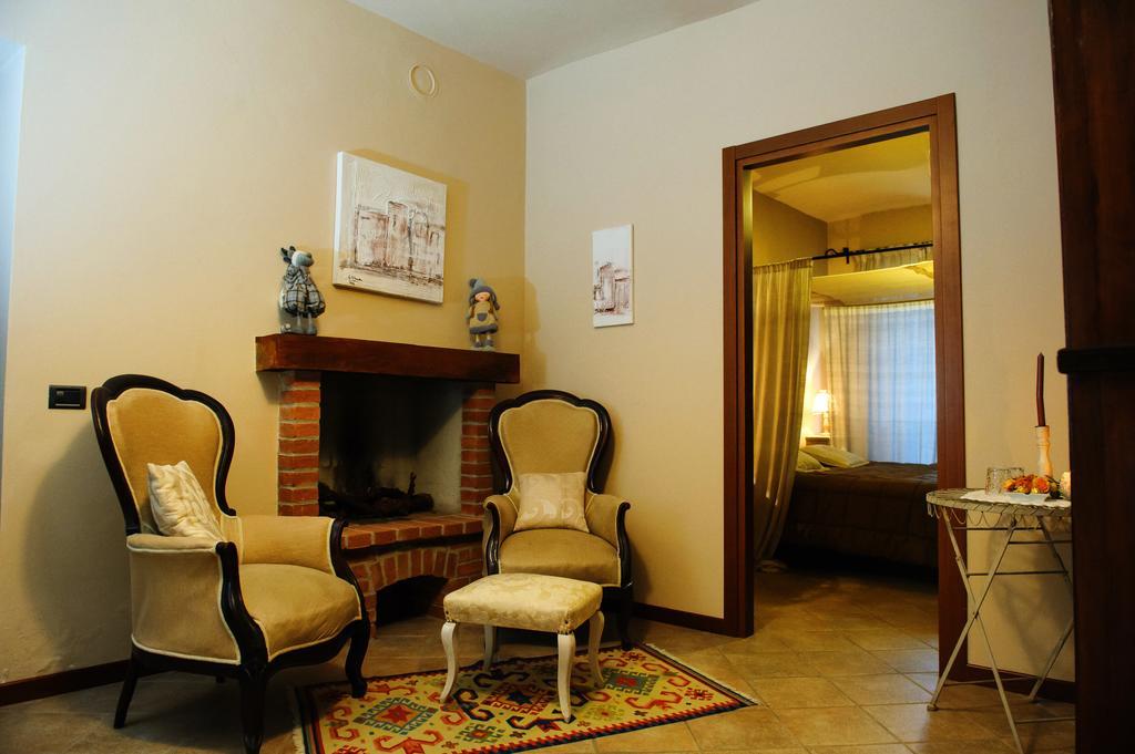 Agriturismo Paitin ألبا الغرفة الصورة