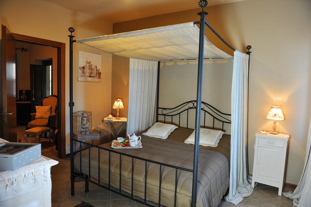 Agriturismo Paitin ألبا الغرفة الصورة